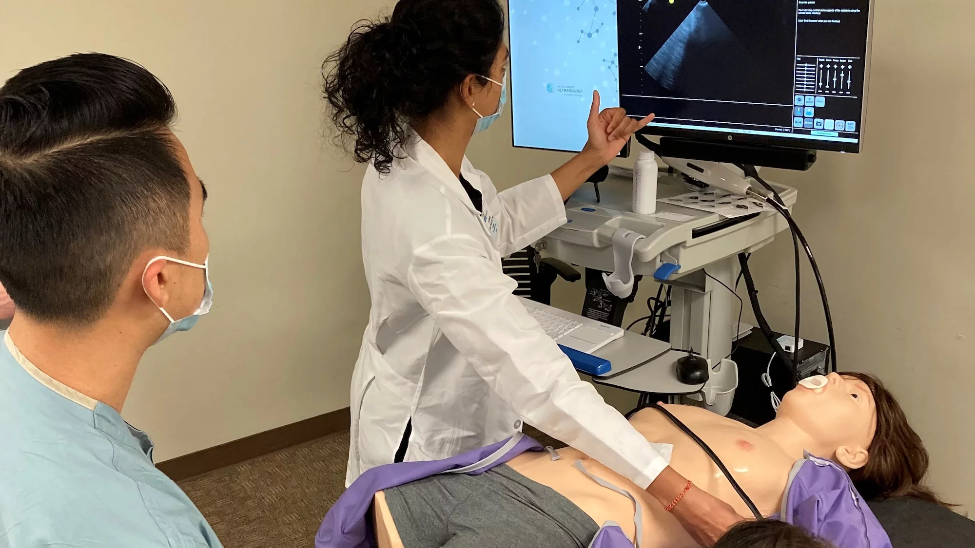 Student learning ultrasound
